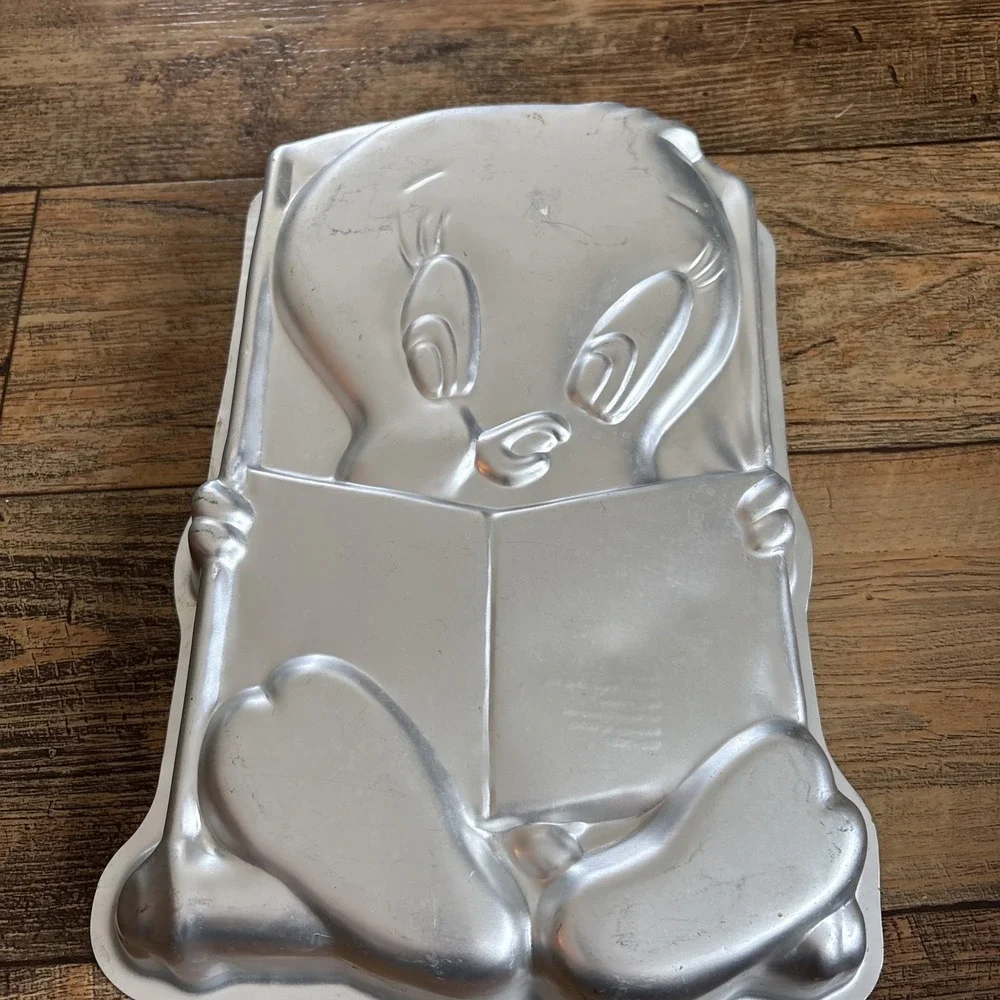 Vintage 1979 Wilton Tweety Cake Pan Tweety Bird Cake Mold # 502-7687 57